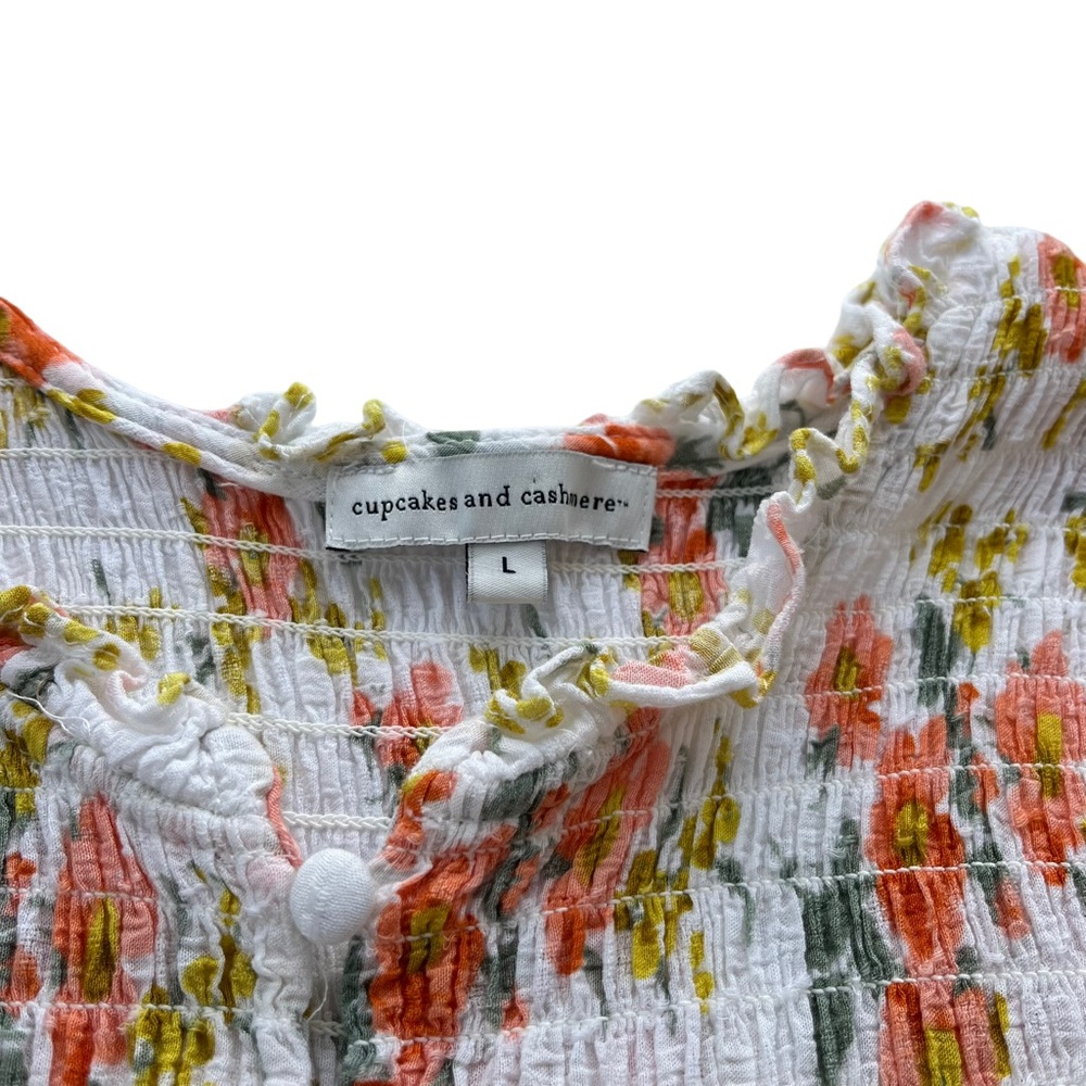 Cupcakes and cashmere Womens Sz Large Peach & White Floral Smocked Ruffle Blouse - Picture 5 of 13
